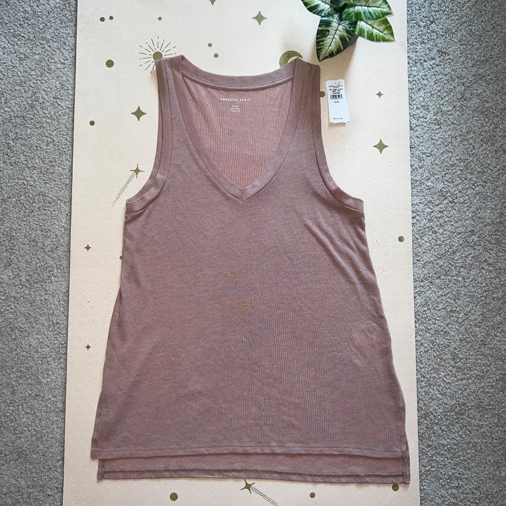American Eagle V-Neck Shirttail Tank Top - Medium